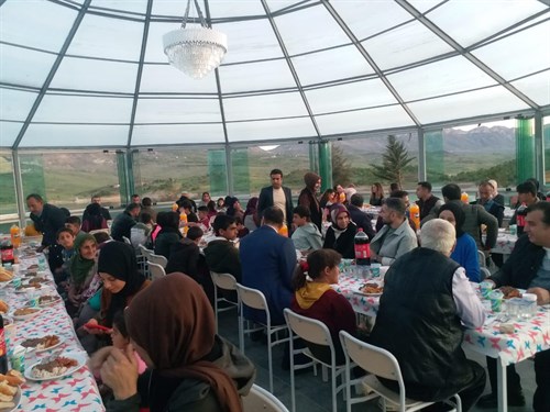 Öksüz ve Yetim Çocuklar ile Aileleri Onuruna, Şehit Gazi ve Aileleri onuruna İftar Yemeği Verildi